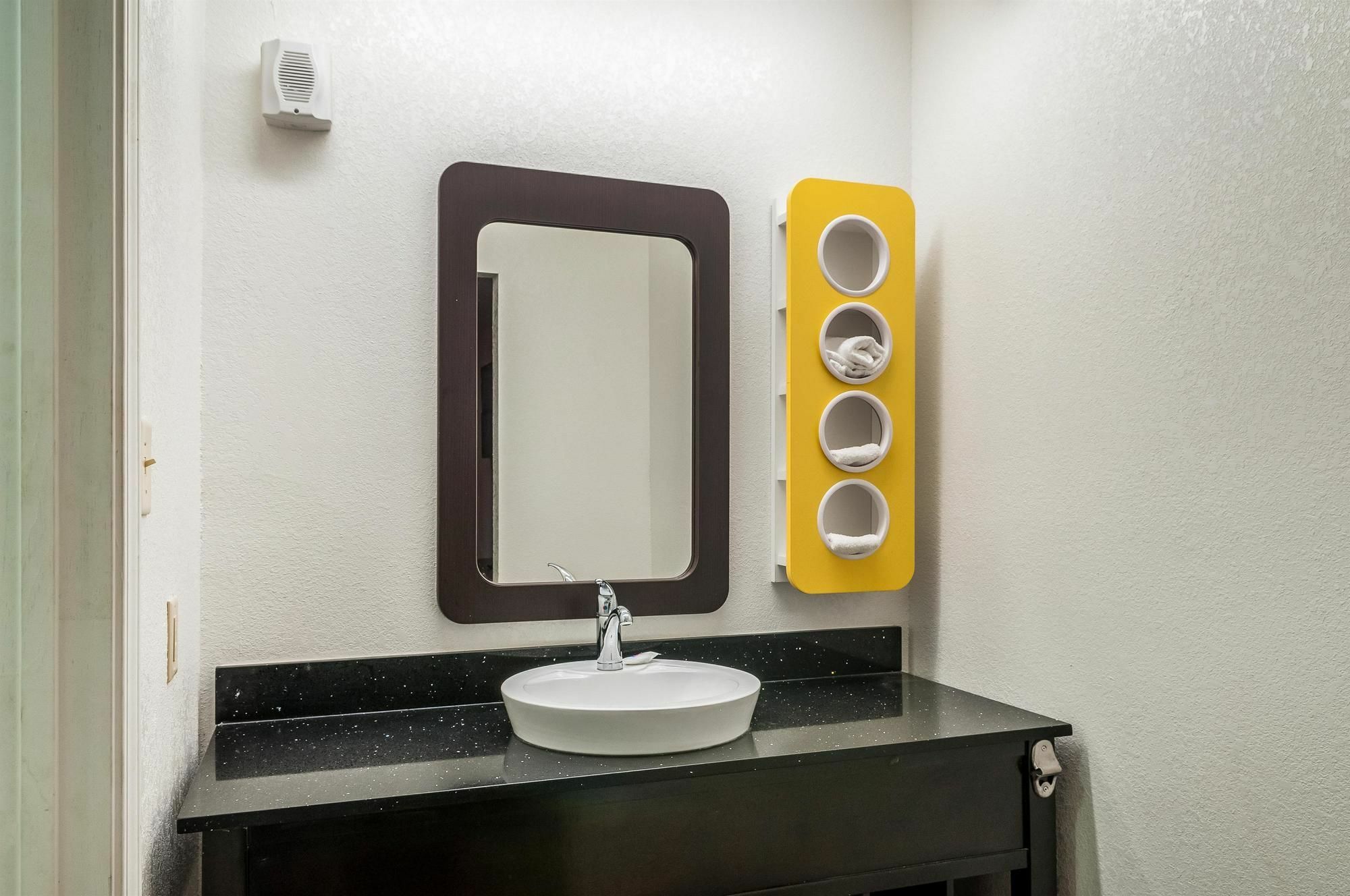 Motel 6 Denham Springs, La Exteriör bild